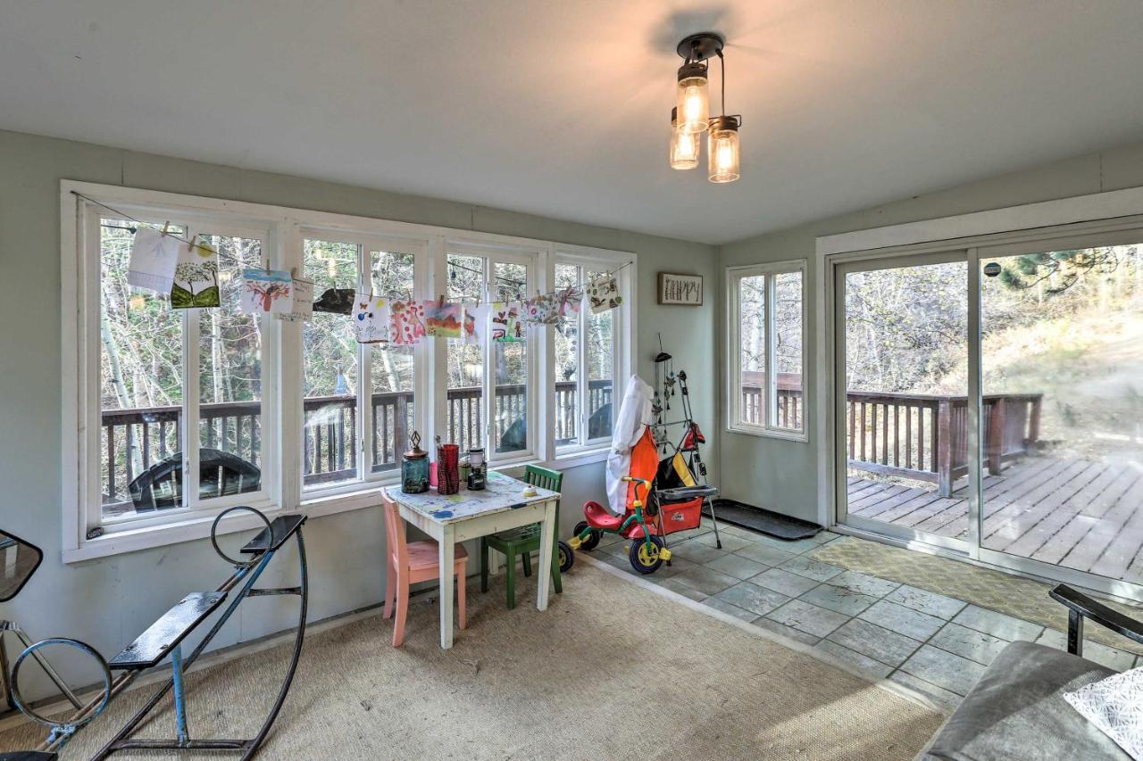 Stunning Golden Home With Deck About 35 Mi To Denver! 외부 사진