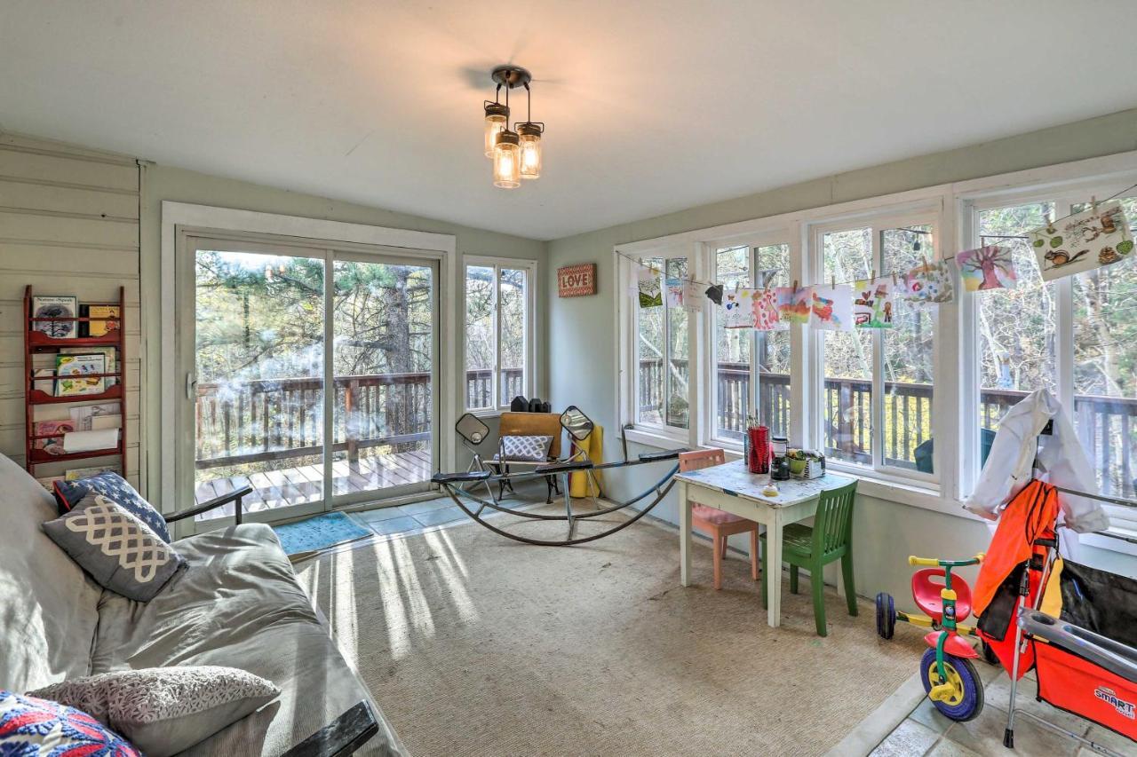 Stunning Golden Home With Deck About 35 Mi To Denver! 외부 사진
