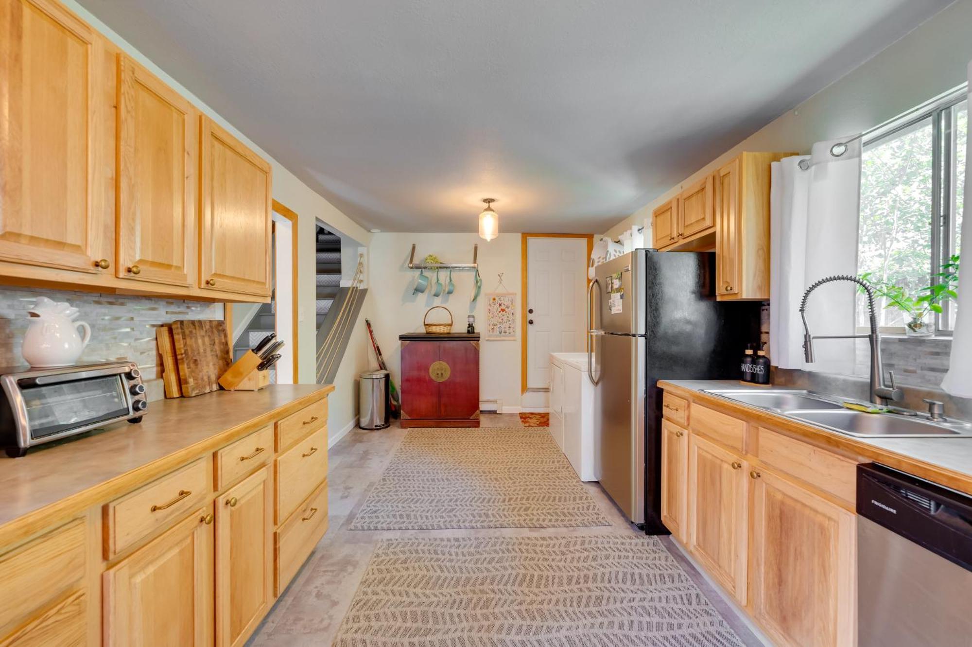 Stunning Golden Home With Deck About 35 Mi To Denver! 외부 사진