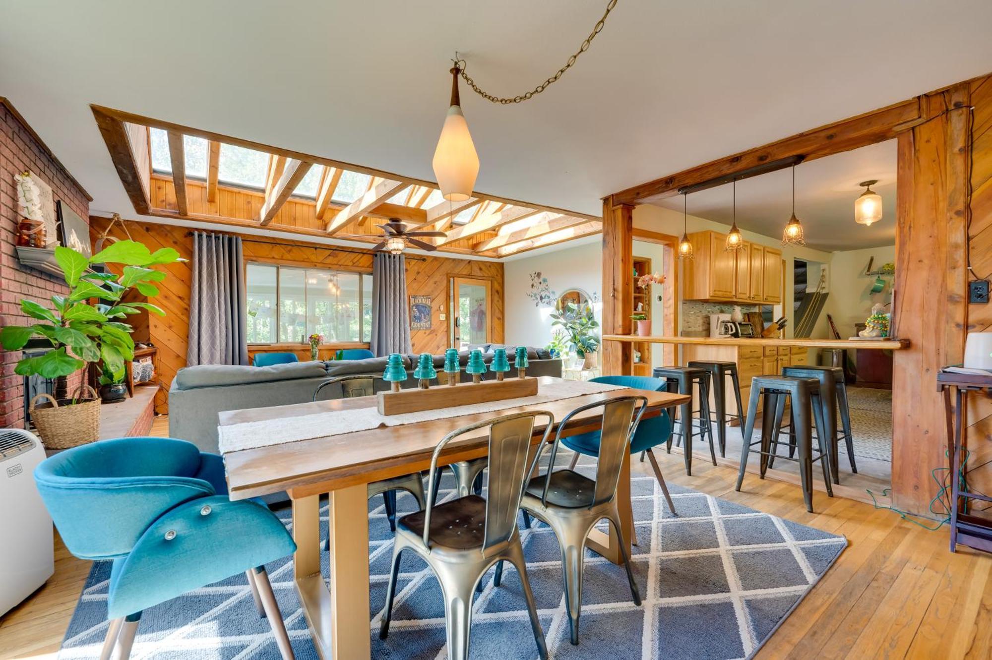 Stunning Golden Home With Deck About 35 Mi To Denver! 외부 사진