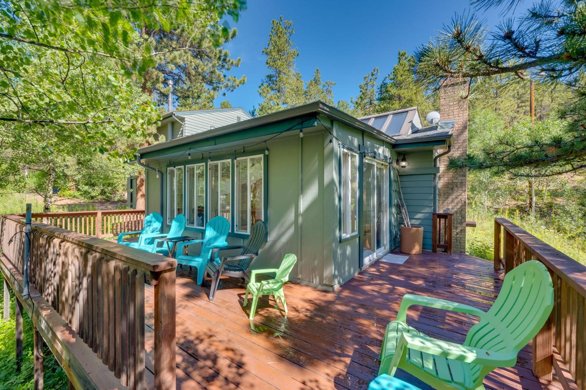 Stunning Golden Home With Deck About 35 Mi To Denver! 외부 사진