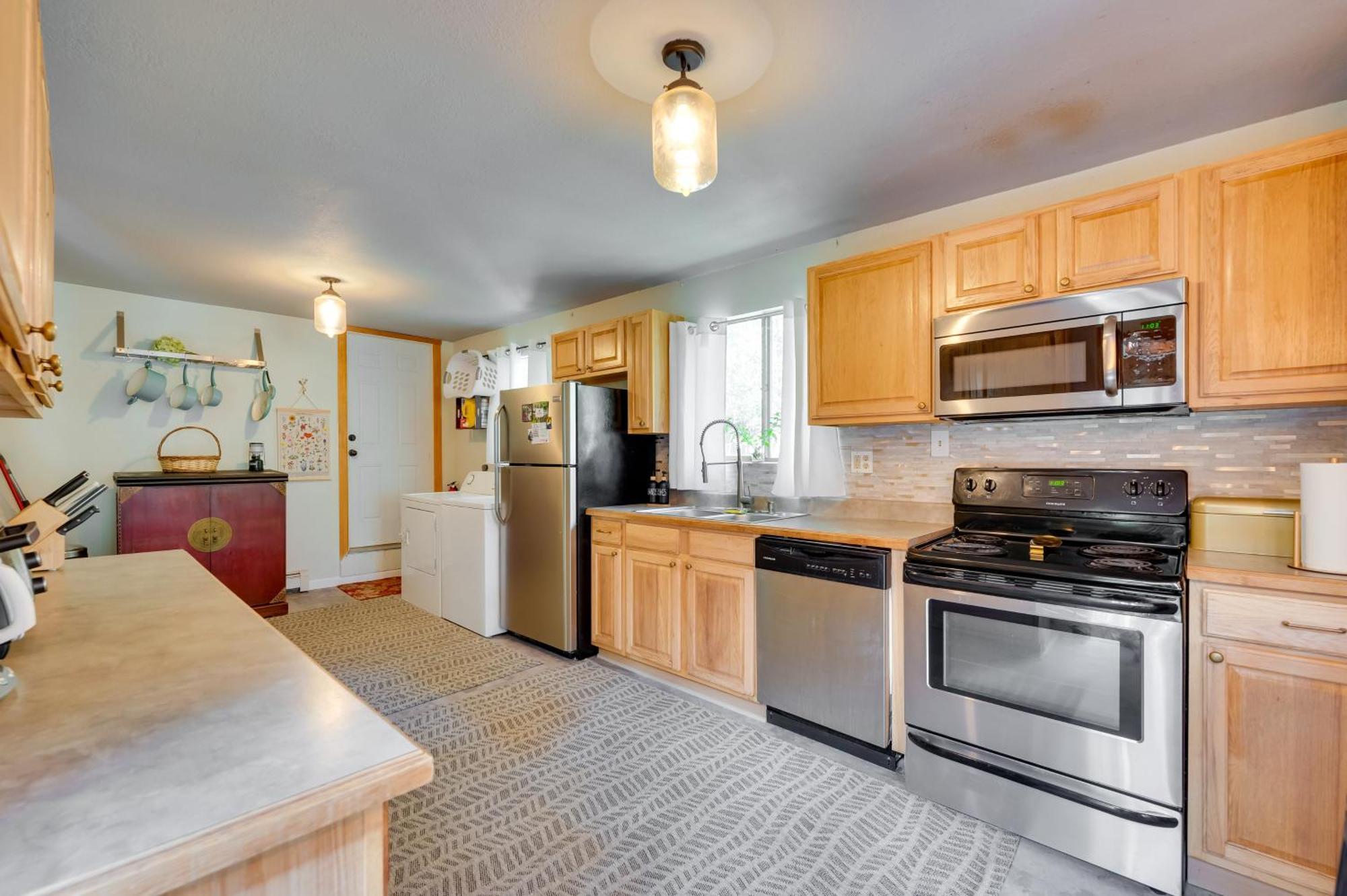 Stunning Golden Home With Deck About 35 Mi To Denver! 외부 사진