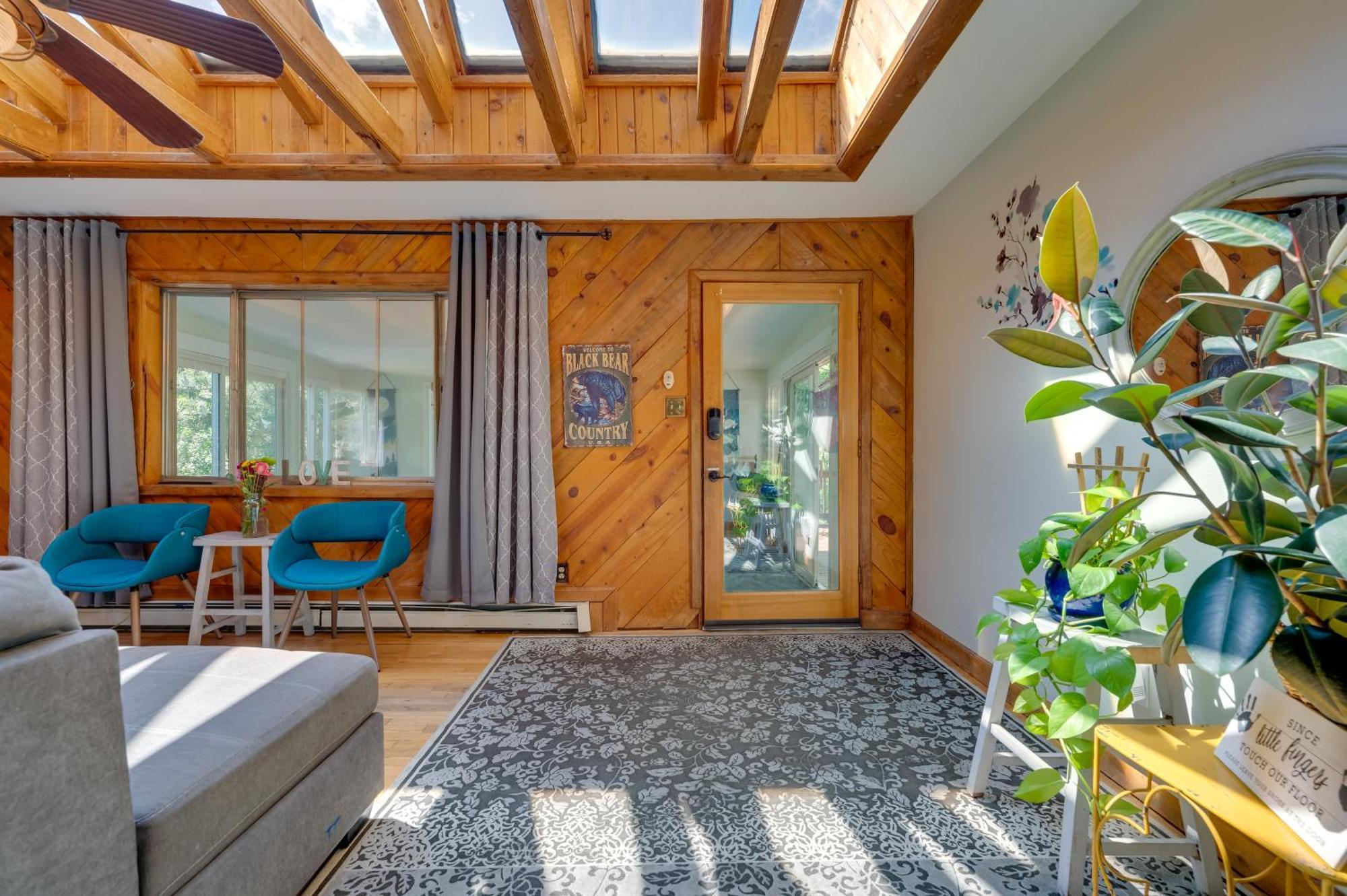 Stunning Golden Home With Deck About 35 Mi To Denver! 외부 사진
