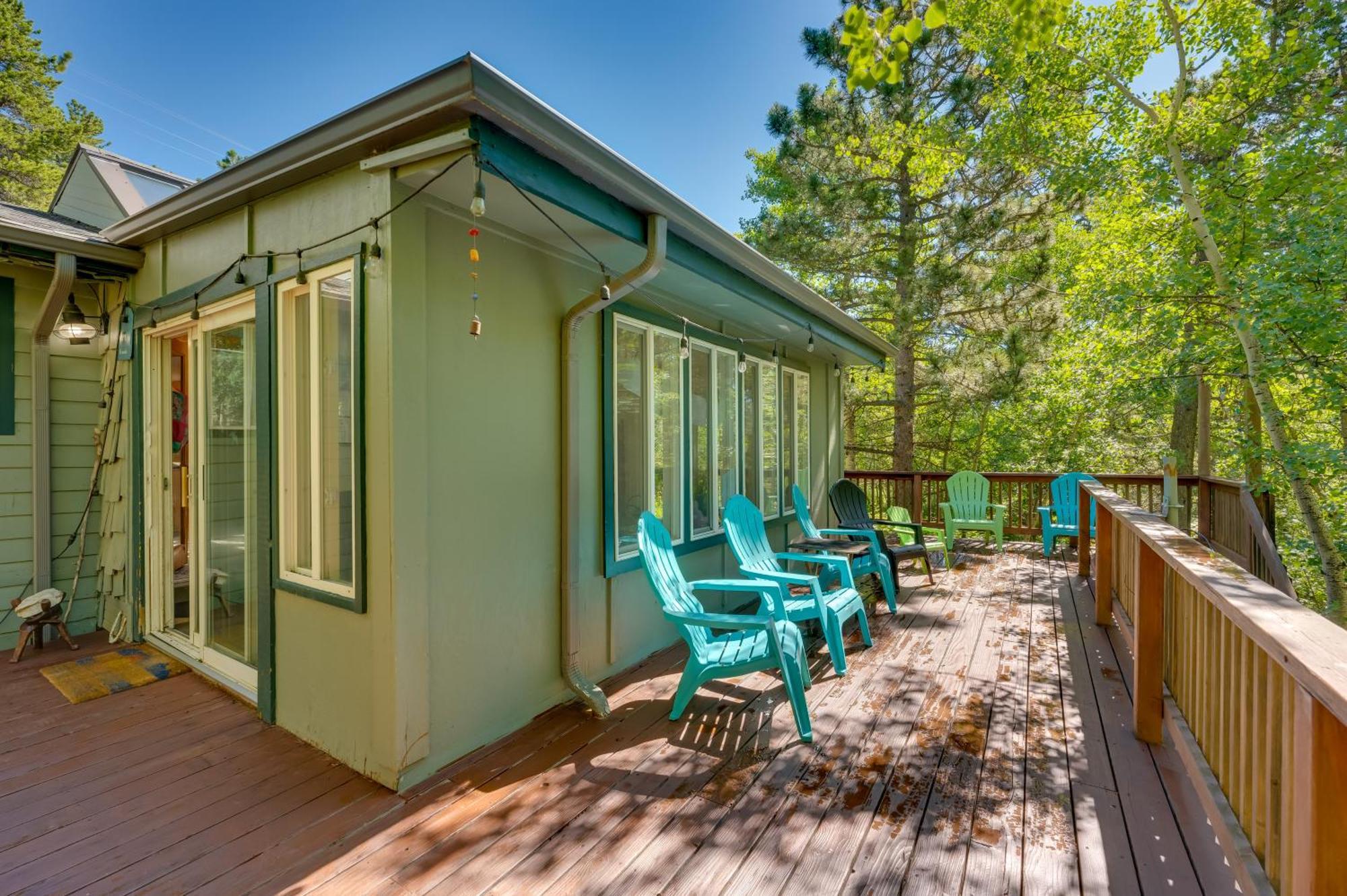 Stunning Golden Home With Deck About 35 Mi To Denver! 외부 사진