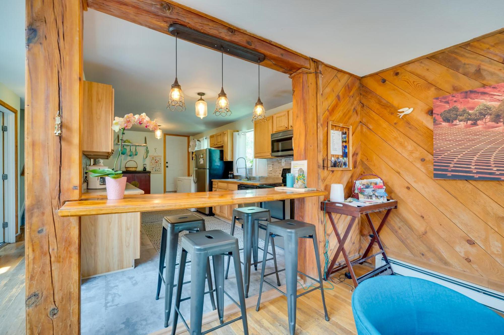 Stunning Golden Home With Deck About 35 Mi To Denver! 외부 사진