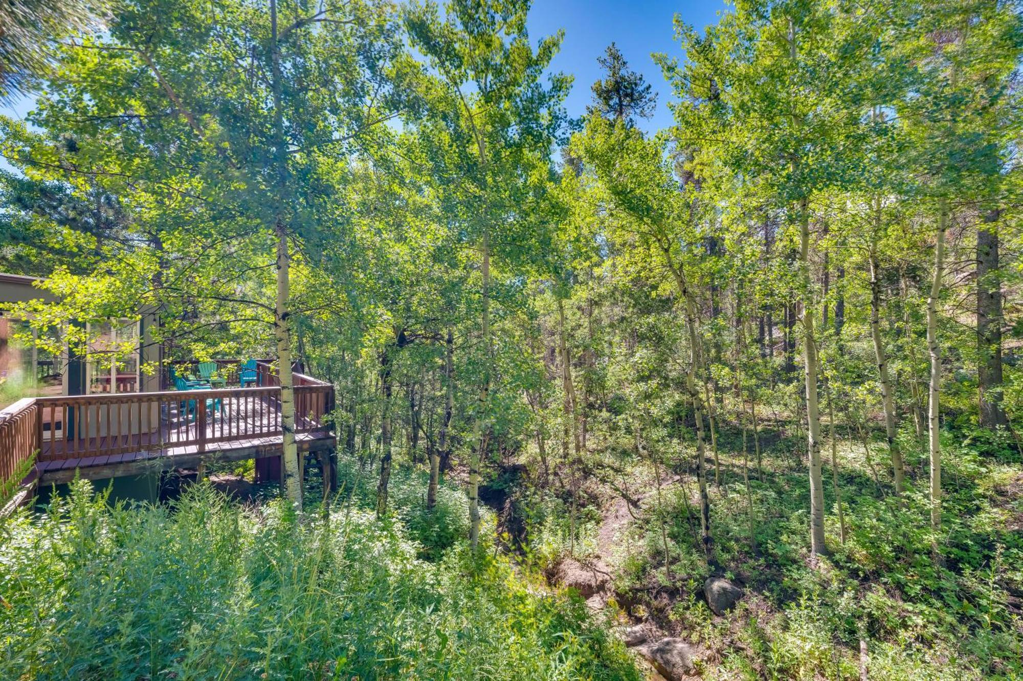 Stunning Golden Home With Deck About 35 Mi To Denver! 외부 사진