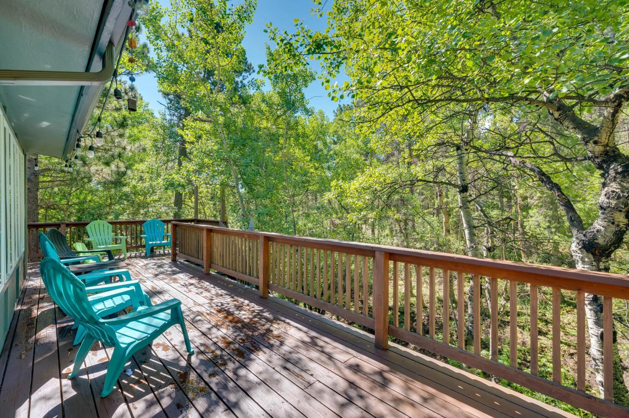 Stunning Golden Home With Deck About 35 Mi To Denver! 외부 사진