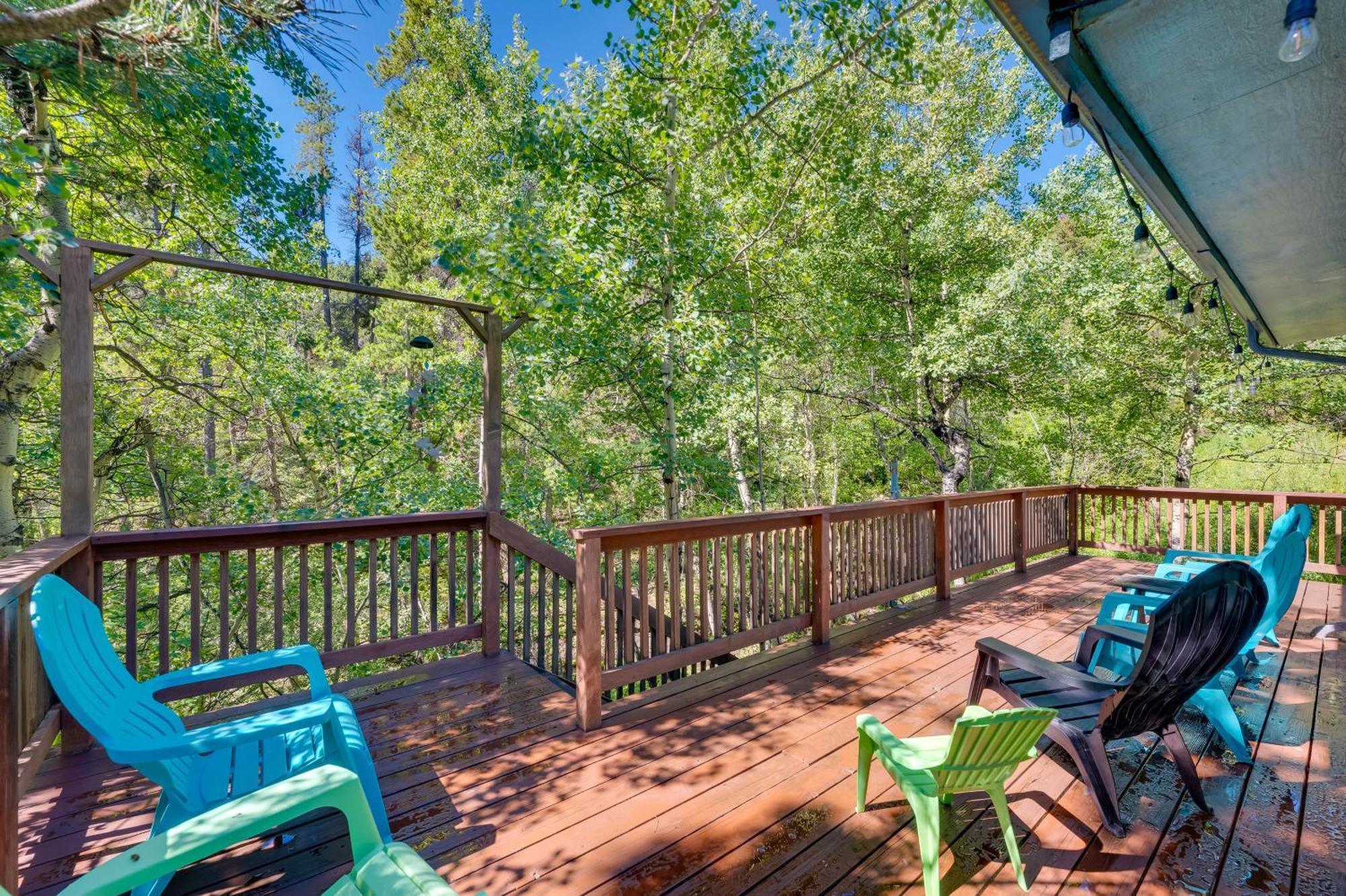 Stunning Golden Home With Deck About 35 Mi To Denver! 외부 사진